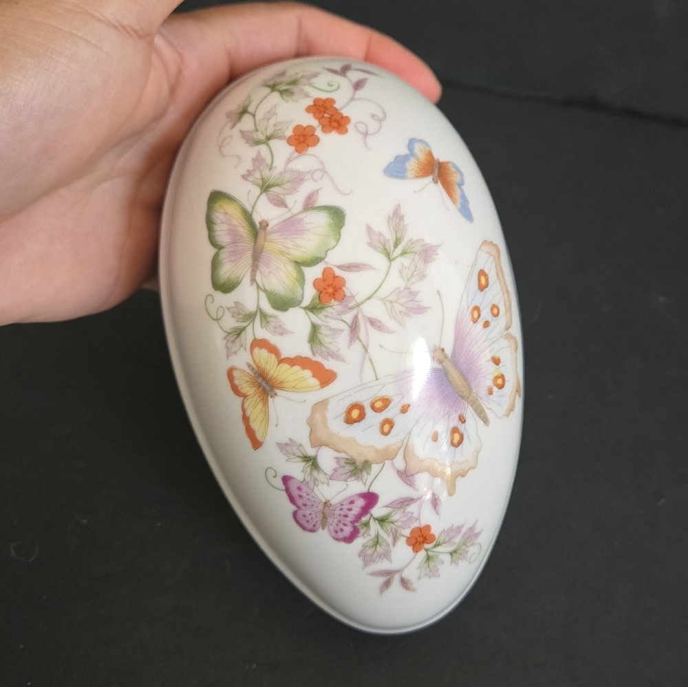 Vintage 70s Avon Porcelain Butterfly Trinket Box Gold Trim